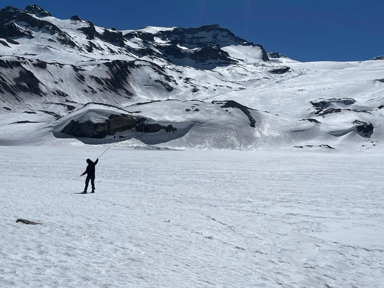 Monitoreo de nieve, glaciares y contaminantes sobre sistemas de alta montaña.